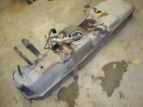 1998 Ford f150 gas tank size