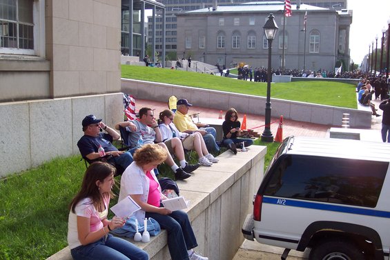 washington-dc-040.jpg Sitting across the street from the memorial, waiting for the busses with the survivors onboard to arrive.