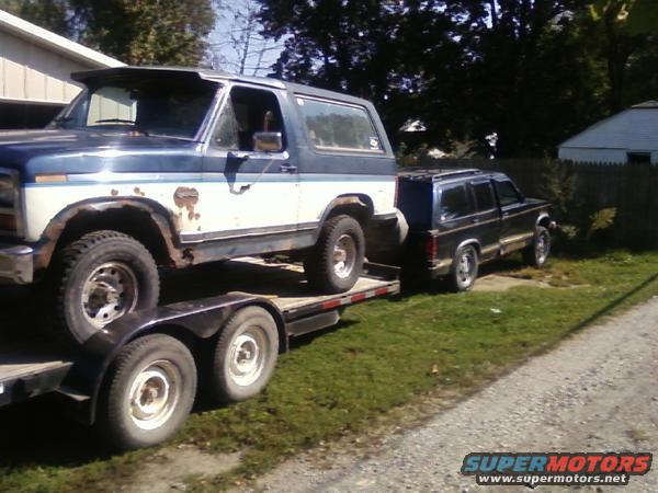 bronco-8.jpg ok so this is when i brought her home after overheating the motor to the point that she died, I think i warped a head because she never ran right after that. And yes my Jimmy was sitting on the bump stops.