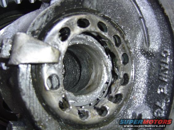 jason-051.jpg What happens to a Detroit Locker when the axle shaft just bounces around!
