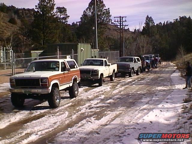 start1.jpg Group shot trail head