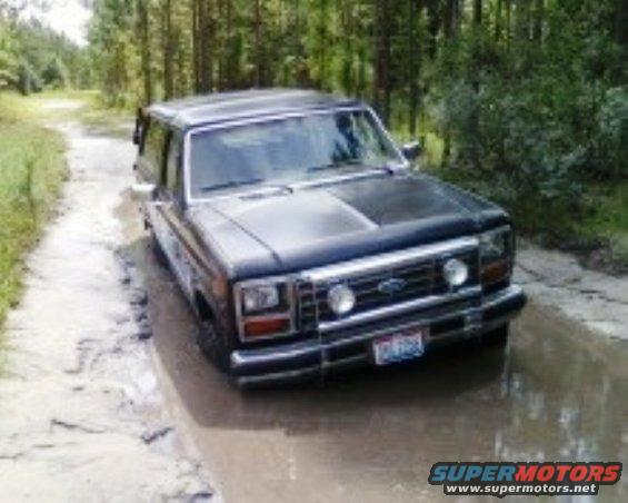 sspx0043.jpg Stuck in a deep rut. Gas tank, transfer case, and both axles stuck in the sandy soupy mud puddle. This little hole is rutted out alot deeper than it looks.