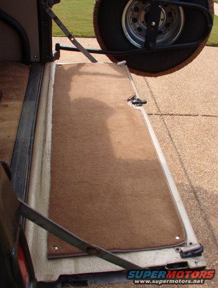 tg1.jpg Rather than the bulky eyesore tracks, we chose to attach the t/g carpet with snaps.  Frank doesn't expect to have it installed often, if ever.