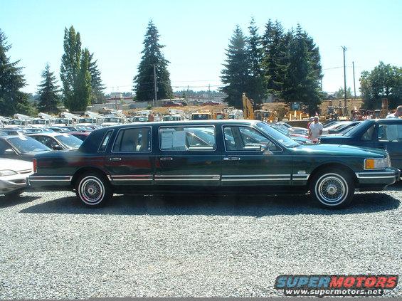 jgm27.jpg A really cool limo Town Car.