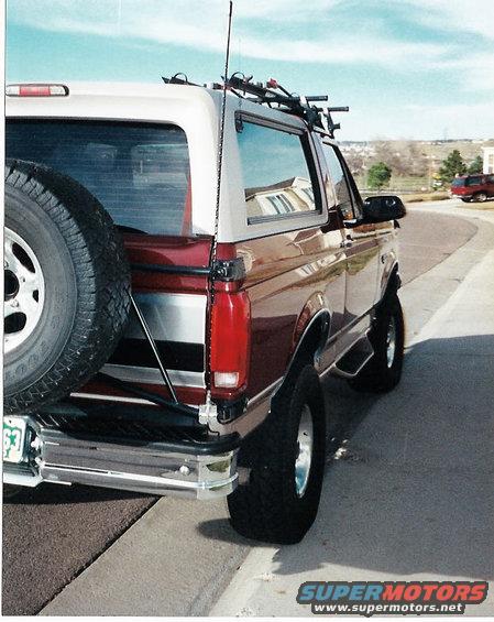 antenna.jpg 4' firefly antenna mounted on the rear tire rack.