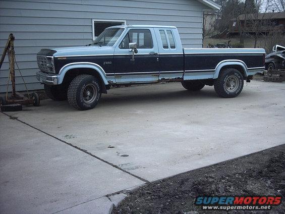 32809-022.jpg Here's the truck that is donating it's 351W/NP435 to my 54. It's a 84 F250 extended cab 4x4. And most likely the chassis.