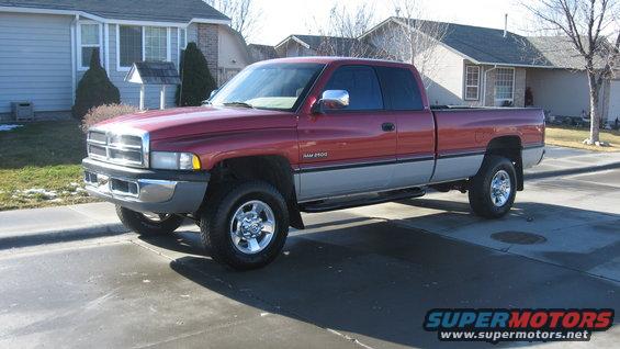 ram-with-nerf-bars-mud-flaps-new-tires-(1).jpg 