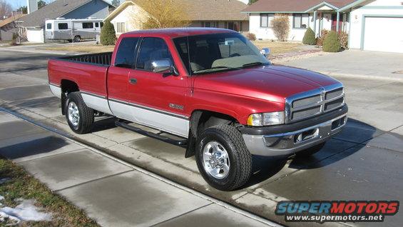 ram-with-nerf-bars-mud-flaps-new-tires-(7).jpg 