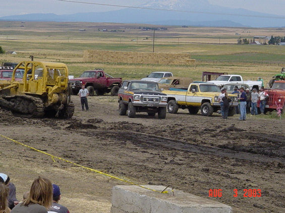 goldendale-mud-bogs-8303-010.jpg Sodbuster ready to play