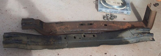 xmember-002.jpg TOP: my stock piece.  Bottom: from an '89 E250 with a C6  (NOTE: tranny mount holes are lined up in this pic