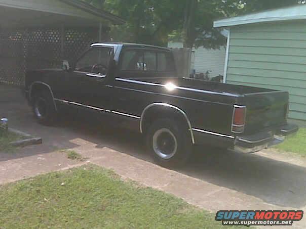 91-s10...jpg still had all the chrome fender trim and big gawdy back bumper