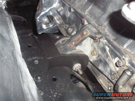 clutch-valve-cover-insulation-and-motor-in-mounts-014-(medium).jpg 