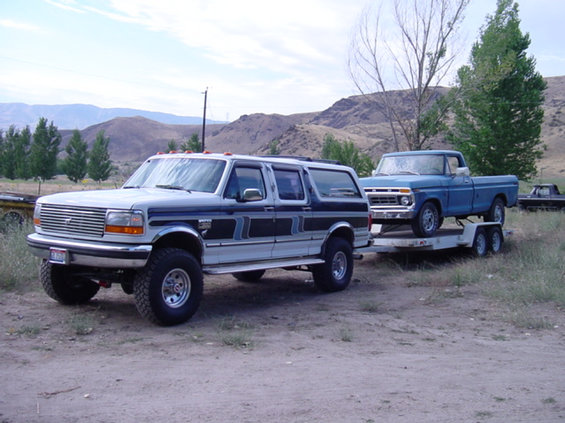 dsc00434.jpg '73 Ranger in tow.
460& C-6 for the wagon project.