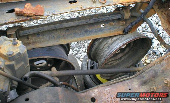 sway-bracket.jpg Pre-'92 sway bar attached to front crossmember. '92-96s are attached similarly.

[url=https://www.supermotors.net/vehicles/registry/media/832841][img]https://www.supermotors.net/getfile/832841/thumbnail/swaybarf.jpg[/img][/url]