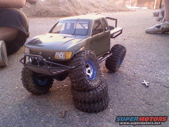 0721001832.jpg Trying out my buddy's 2.2 Losi tires off his night crawler