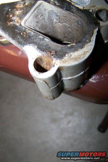 007.jpg The cover hole wasn't touched and all the corrosion can now be cleaned perfectly.