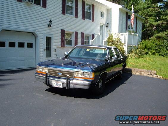 1990-crown-vic-police-car-002.jpg 