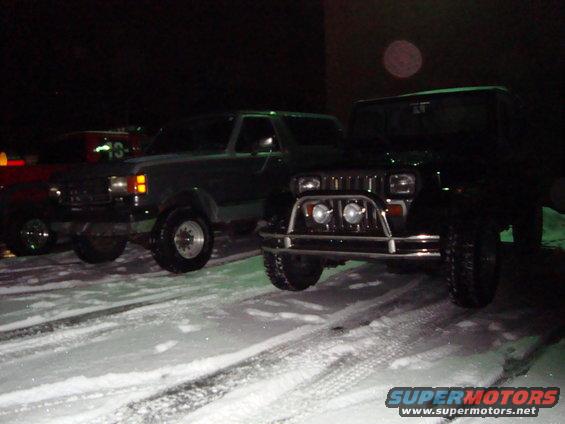 dsc00508.jpg Bronco with my buddy's 1990 Wrangler.