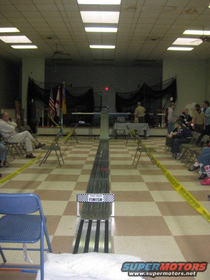 pinewood-derby-2112011-004.jpg The track.