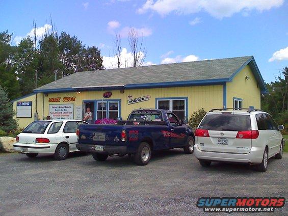 080610_1149.jpg Stopped for some food at the Snack Shack.