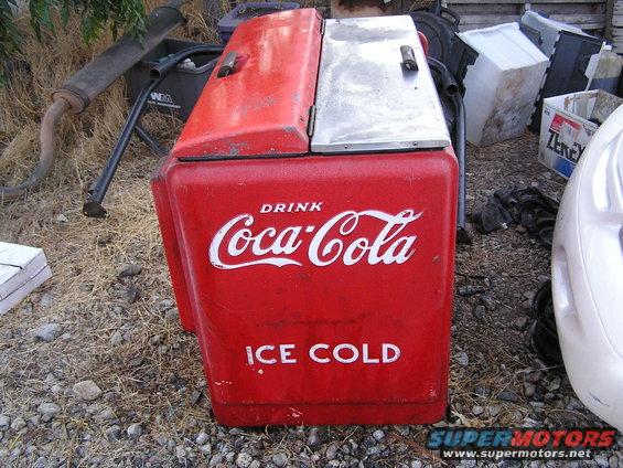 coca-cola.jpg This is a Coca Cola Water Chilled Cooler from 1939 to 1941. It is made my Westinghouse and is a Model L-25