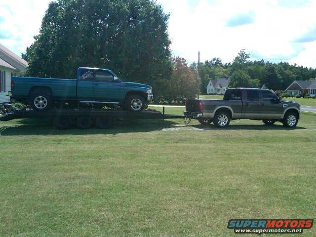 green-12v-on-trailer.jpg 