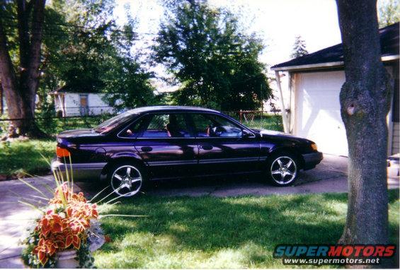 92-tauri-best.jpg My old 92 Taurus with 17" American Racing Superior Scoundrels covered with some 40 series Yokahama A520's.