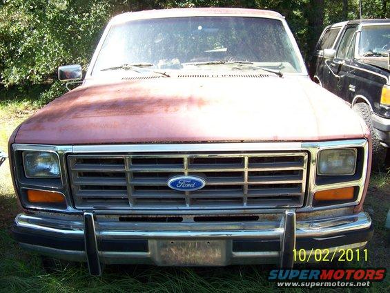 100_1238.jpg 86 Bronco minimal rust,  no motor, no tranny, no transfer case, no rearend