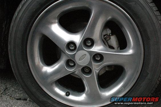 dsc_0342.jpg Close up of the after shot of me stripping & polishing the rims.