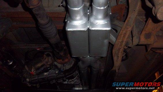 exhaust-005.jpg True dual routing.