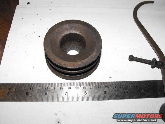 dscf2086.jpg Scrounged this dual belt pulley off the cracked case Denso, from the 89' Fifth Avenue