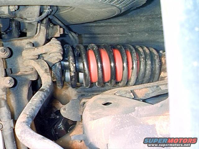 0422.jpg Air Bags installed in front coil springs, they add ~3/4" of ride height at max pressure (50psi)