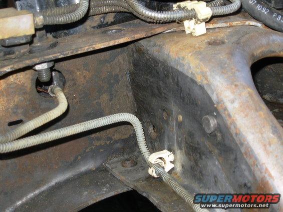 90xmbr1weldlhr.jpg Factory welds in a '93 Bronco #1 (engine) crossmember LHR.