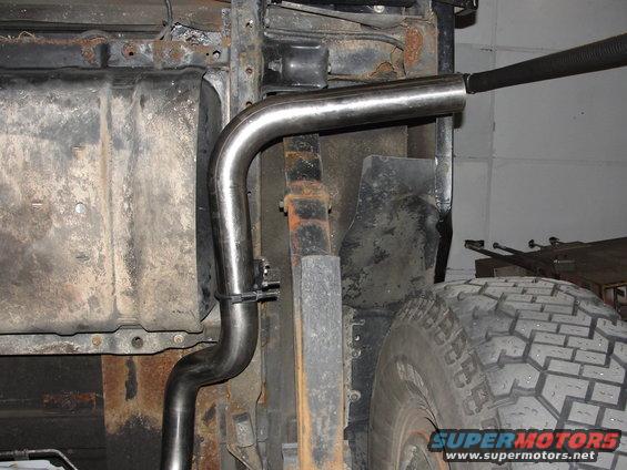 bronco-exhaust-2.jpg 