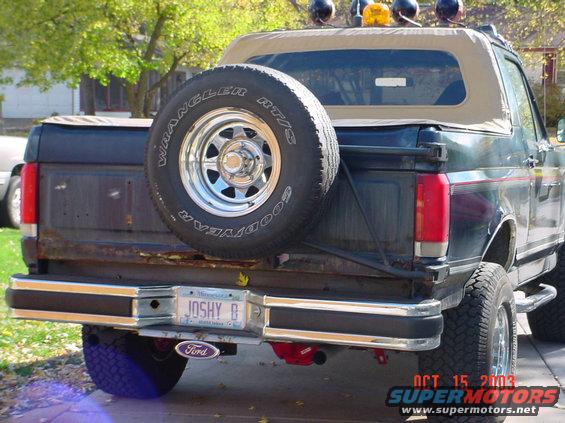 dsc02838.jpg Doing the Bronco Thing on the tailgate and rear quarters. Not to shabby for 210,000 miles. 