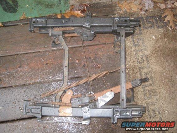 seat-braket-drivers--side-(3).jpg 