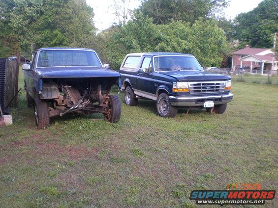 cimg5993.jpg Powerstroke Bronco next to the parts truck