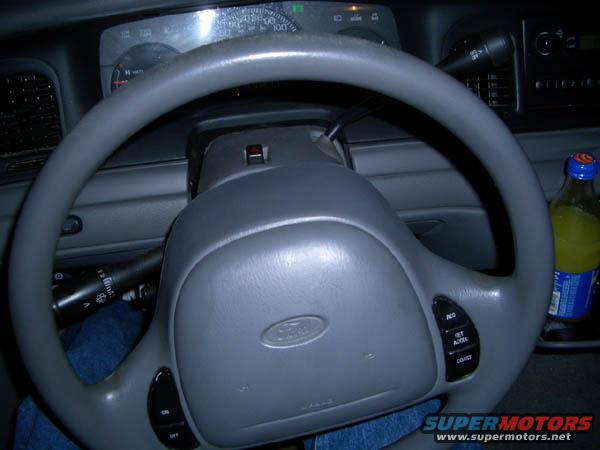 strwheel.jpg Steering wheel is not chewed up like a city cruiser, just very minor wear on the upper part